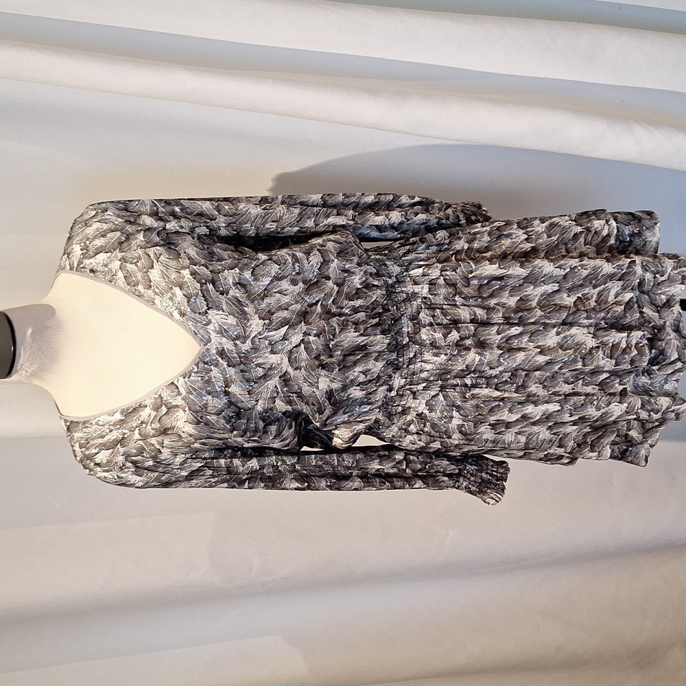 White House Black Market dress with a silver feather detail size medium